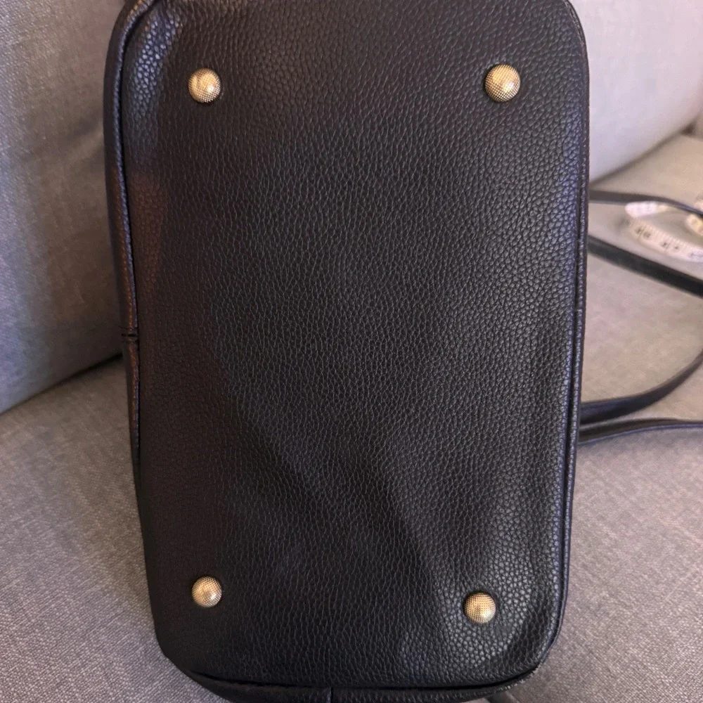 Kattee Black Pebbled Leather Crossbody Bag Gold Hardware Zip Pocket Shoulder